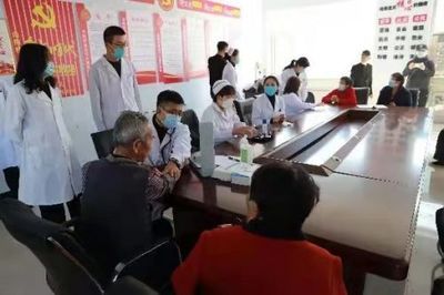 吉林省神經(jīng)精神病醫(yī)院醫(yī)療隊(duì)走進(jìn)輝南向陽村開展義診活動，提供全方位健康咨詢